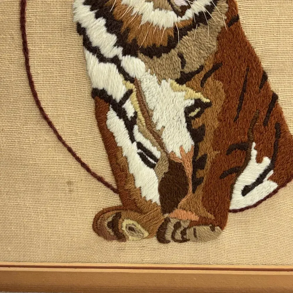 Vtg paragon finished cat cub crewel wall hanging set
